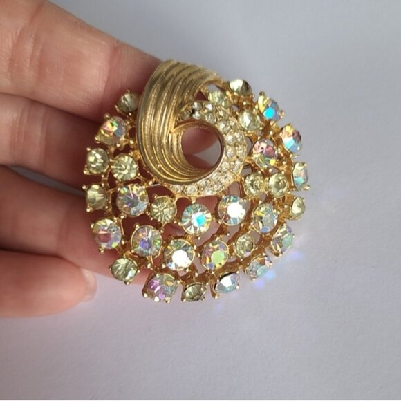 Vintage Gold Tone Boho Aurora Borealis Crystal Rhinestone Swirl Brooch Pin - Picture 6 of 7